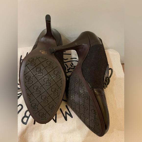 Women’s size 4, heel is 4 inches tall - Picture 3 of 7